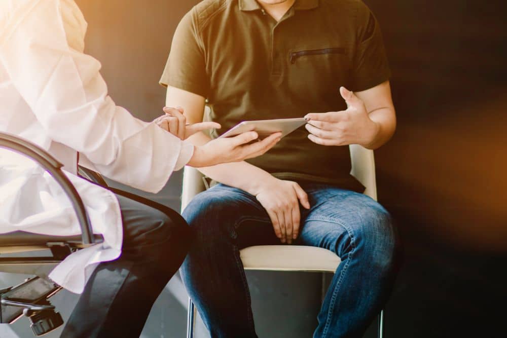 A doctor consulting a man with testicular pain
